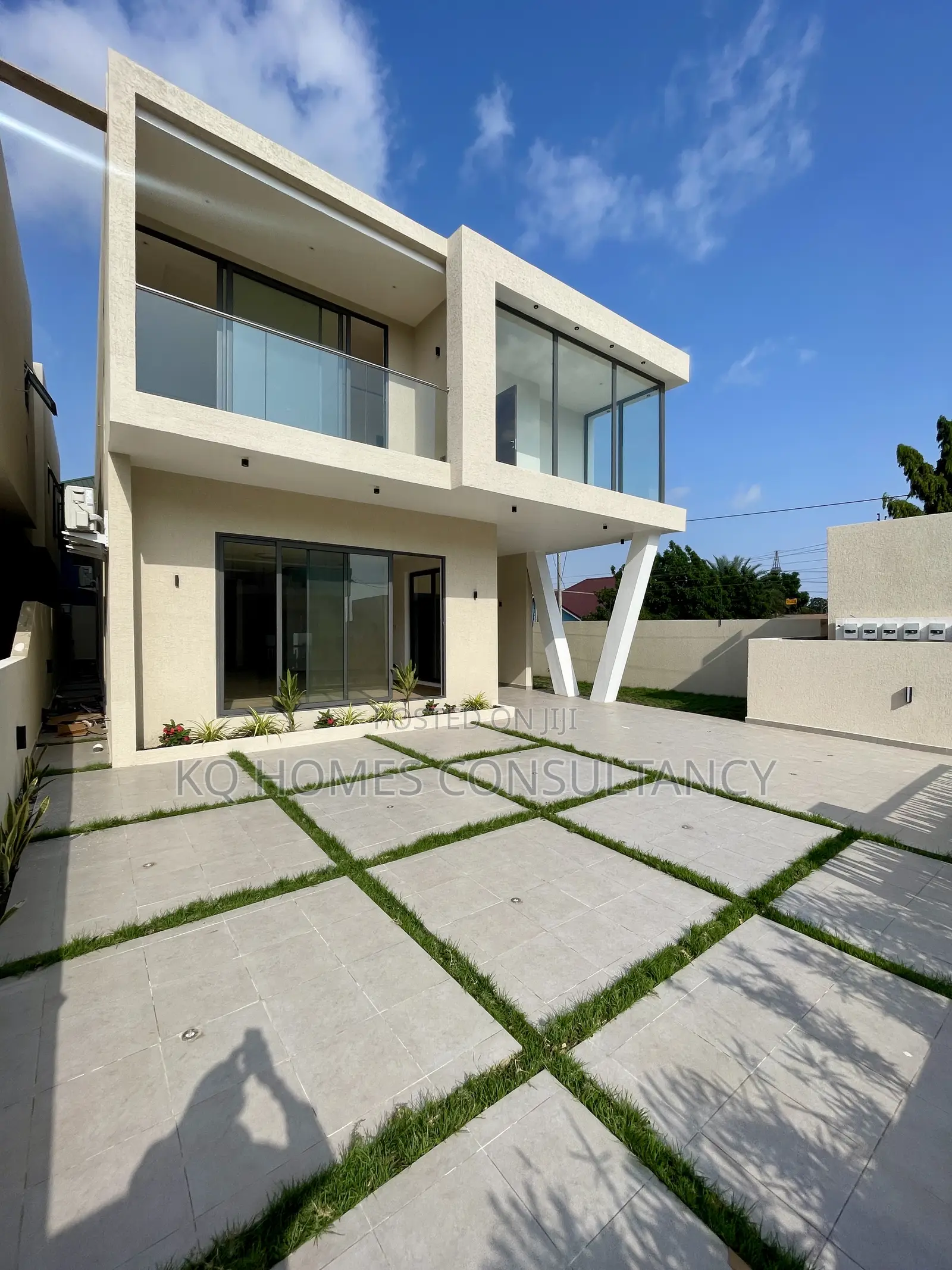 4bdrm Townhouse/Terrace in Ashley Botwe for sale in Ashaley Botwe