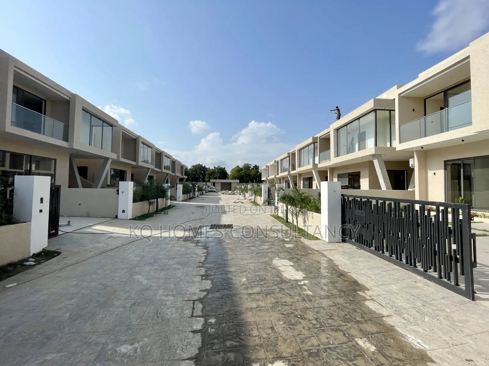4bdrm Townhouse/Terrace in Ashley Botwe for sale in Ashaley Botwe