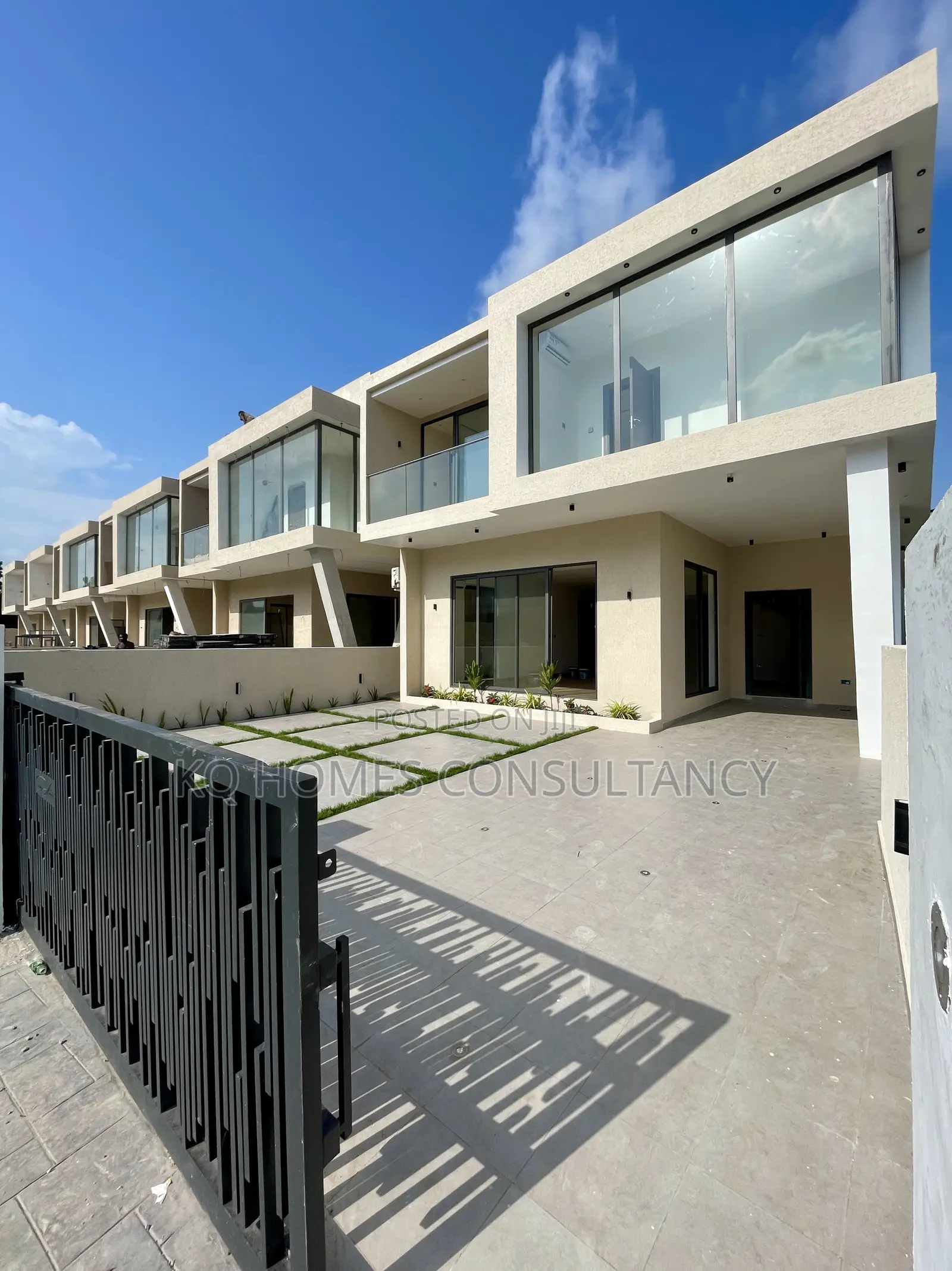 4bdrm Townhouse/Terrace in Ashley Botwe for sale in Ashaley Botwe
