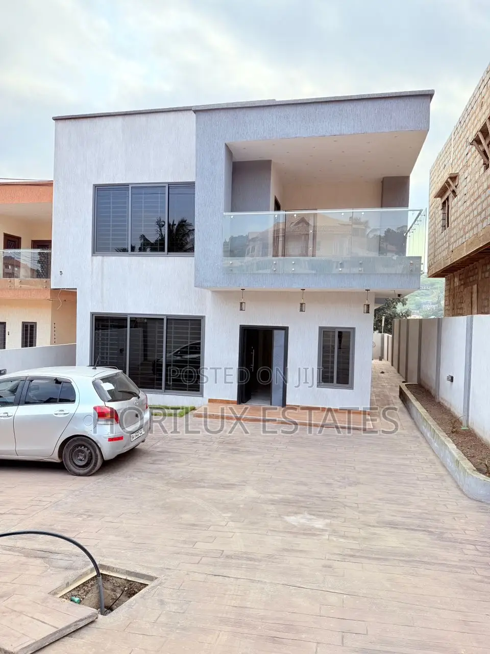 4bdrm Duplex in Kwabenya for sale in Kwabenya