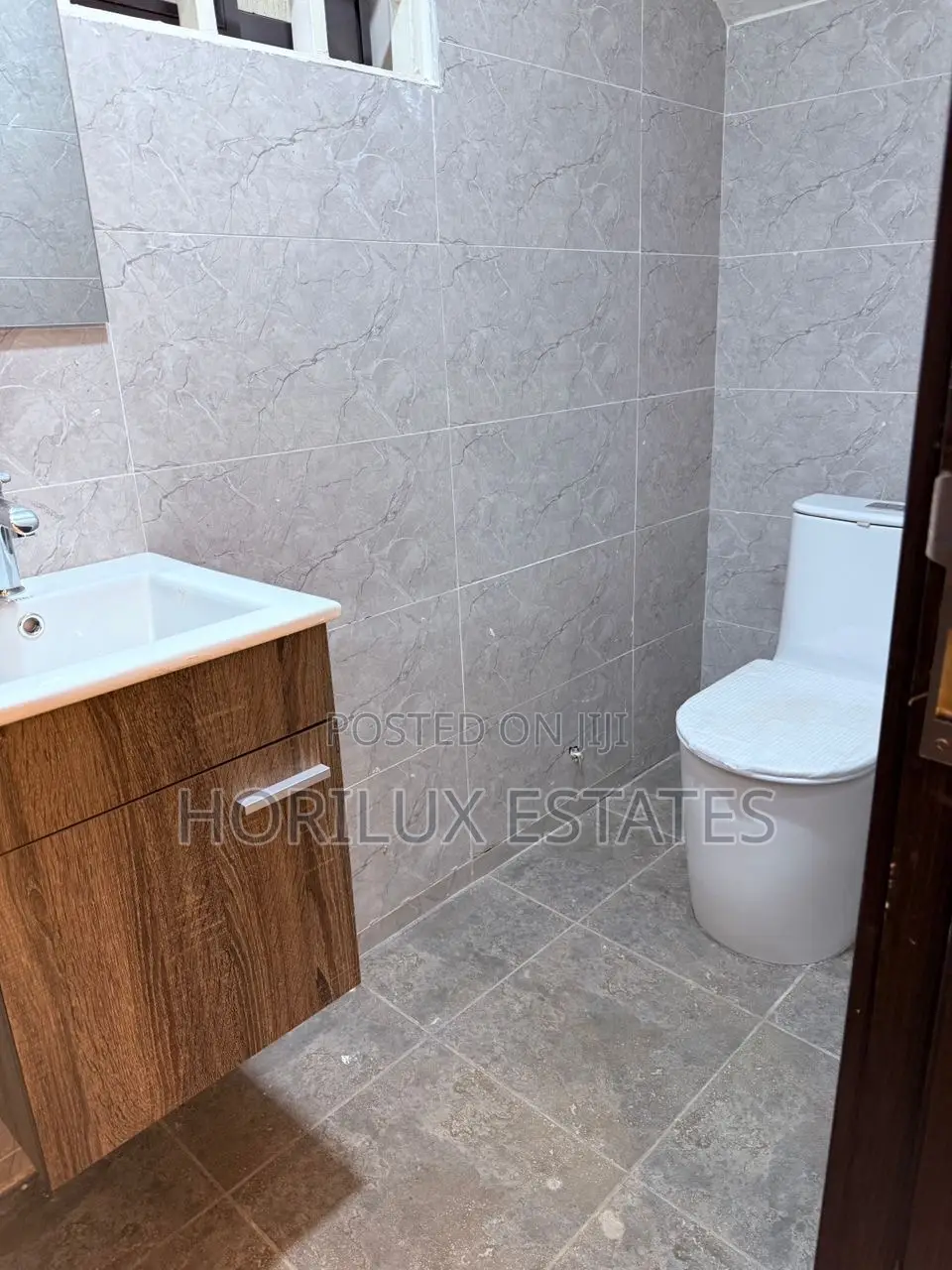 4bdrm Duplex in Kwabenya for sale in Kwabenya
