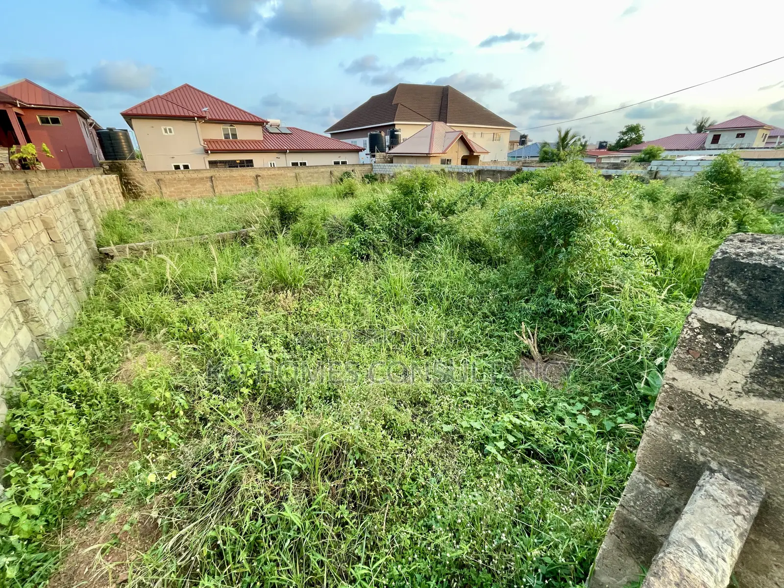 One Plot of Land for Sale at Lakeside in Lake Side Estate