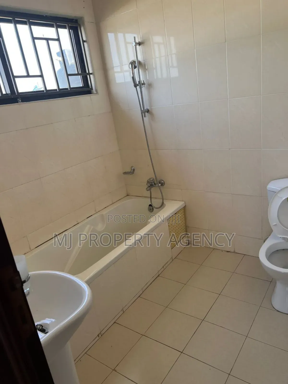 3bdrm House in Devtraco Court, Tema Metropolitan for sale in Tema Metropolitan