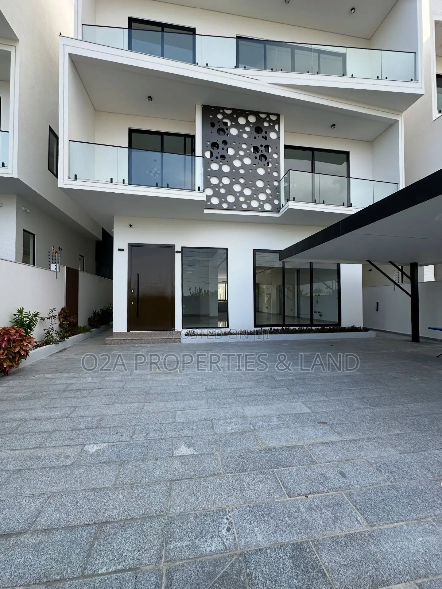 4bdrm House in East Legon, American House for sale in American House
