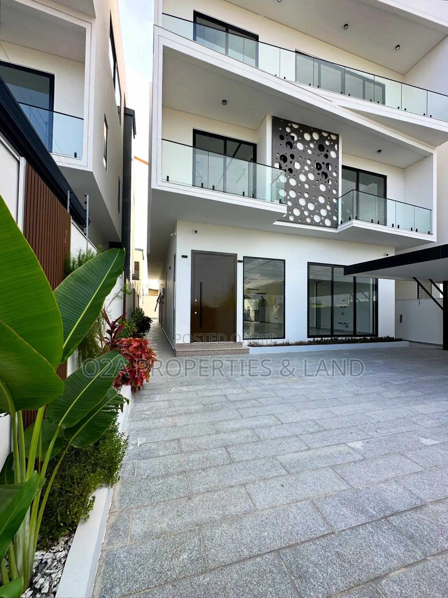 4bdrm House in East Legon, American House for sale in American House