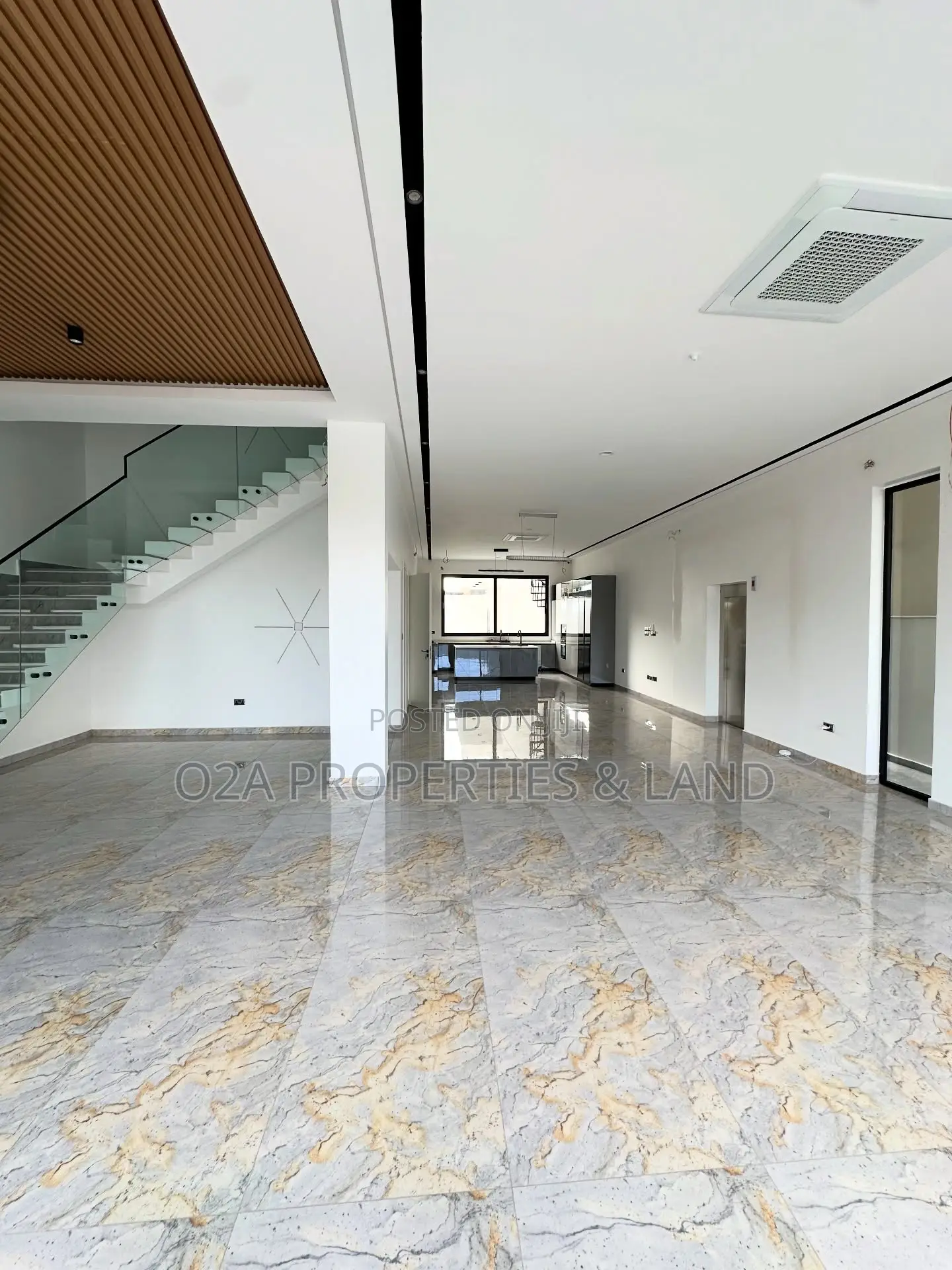 4bdrm House in East Legon, American House for sale in American House