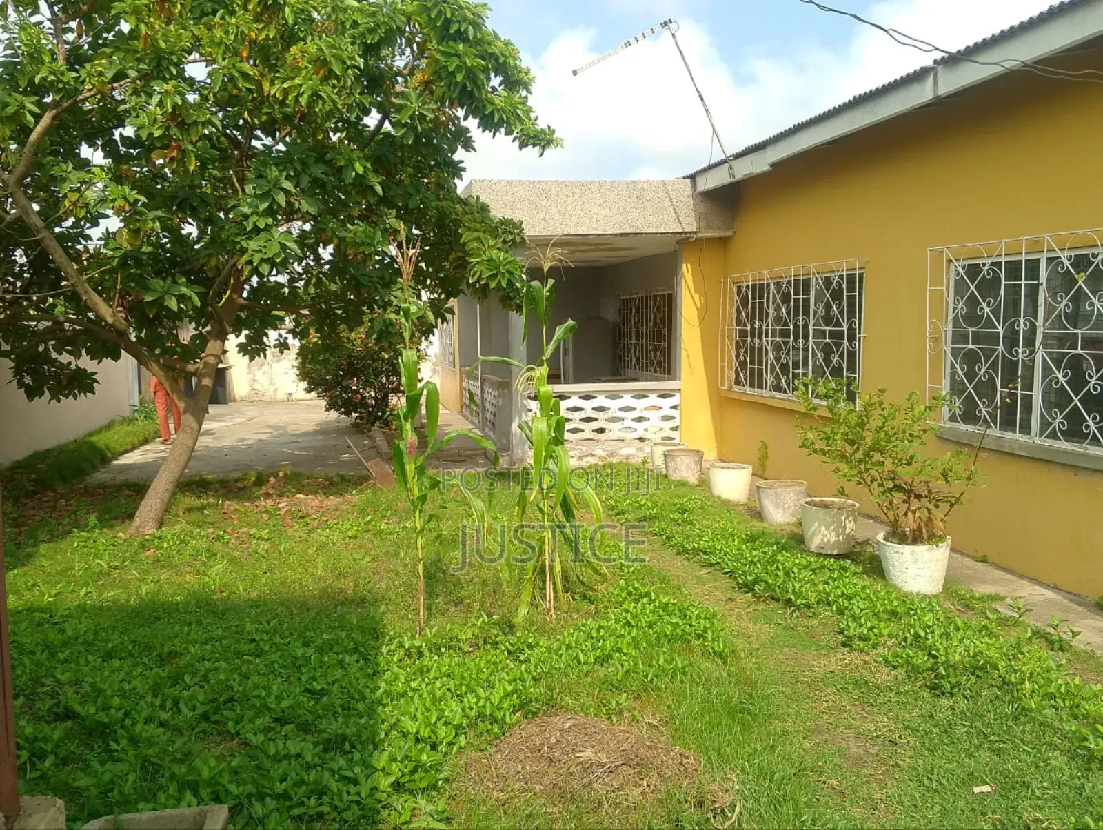 4bdrm House in Dansoman, Exhibition for sale in Exhibition