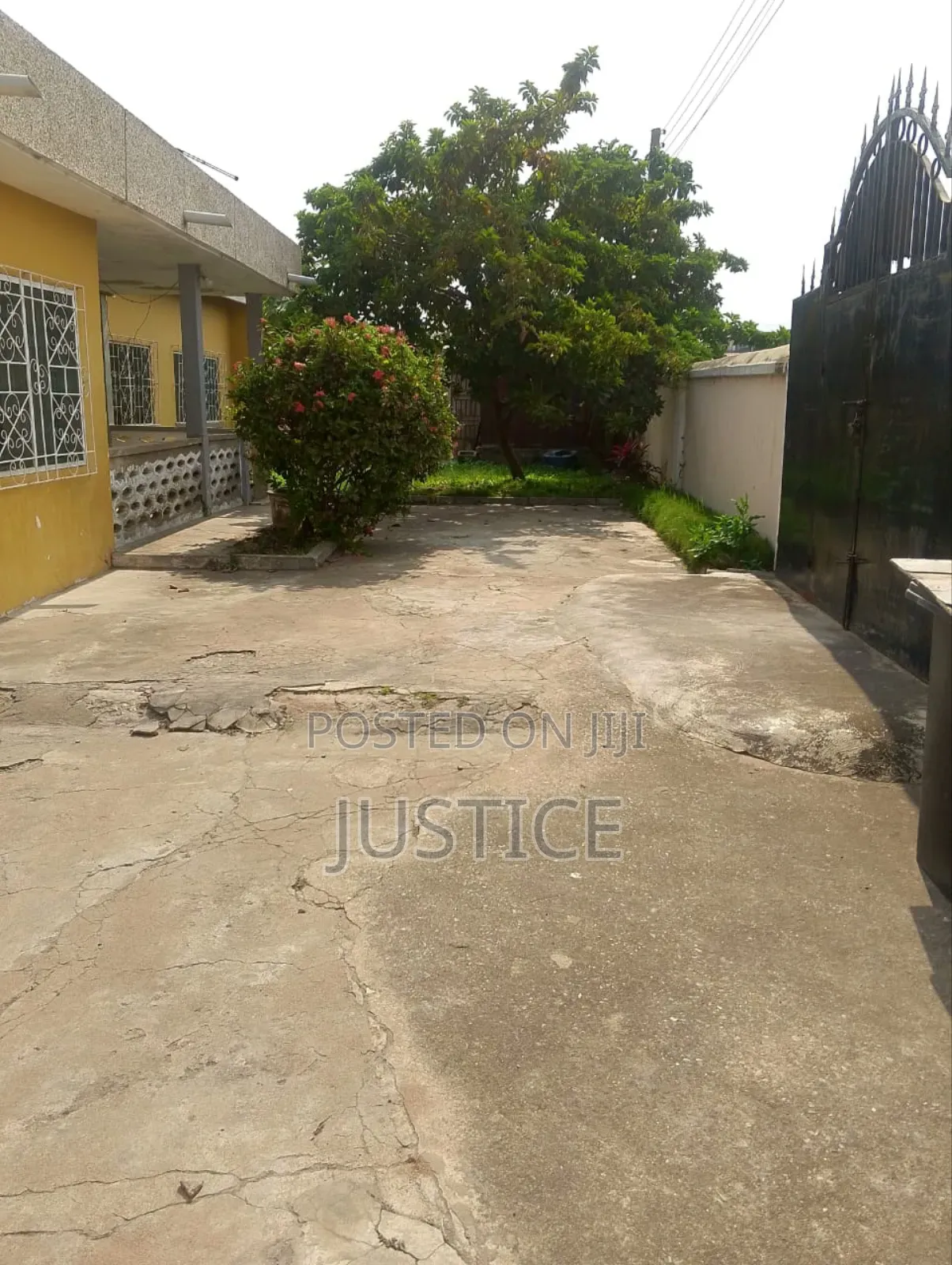 4bdrm House in Dansoman, Exhibition for sale in Exhibition