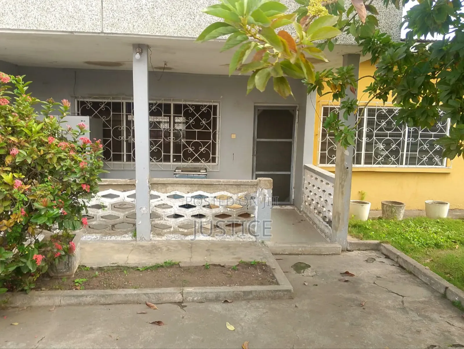 4bdrm House in Dansoman, Exhibition for sale in Exhibition
