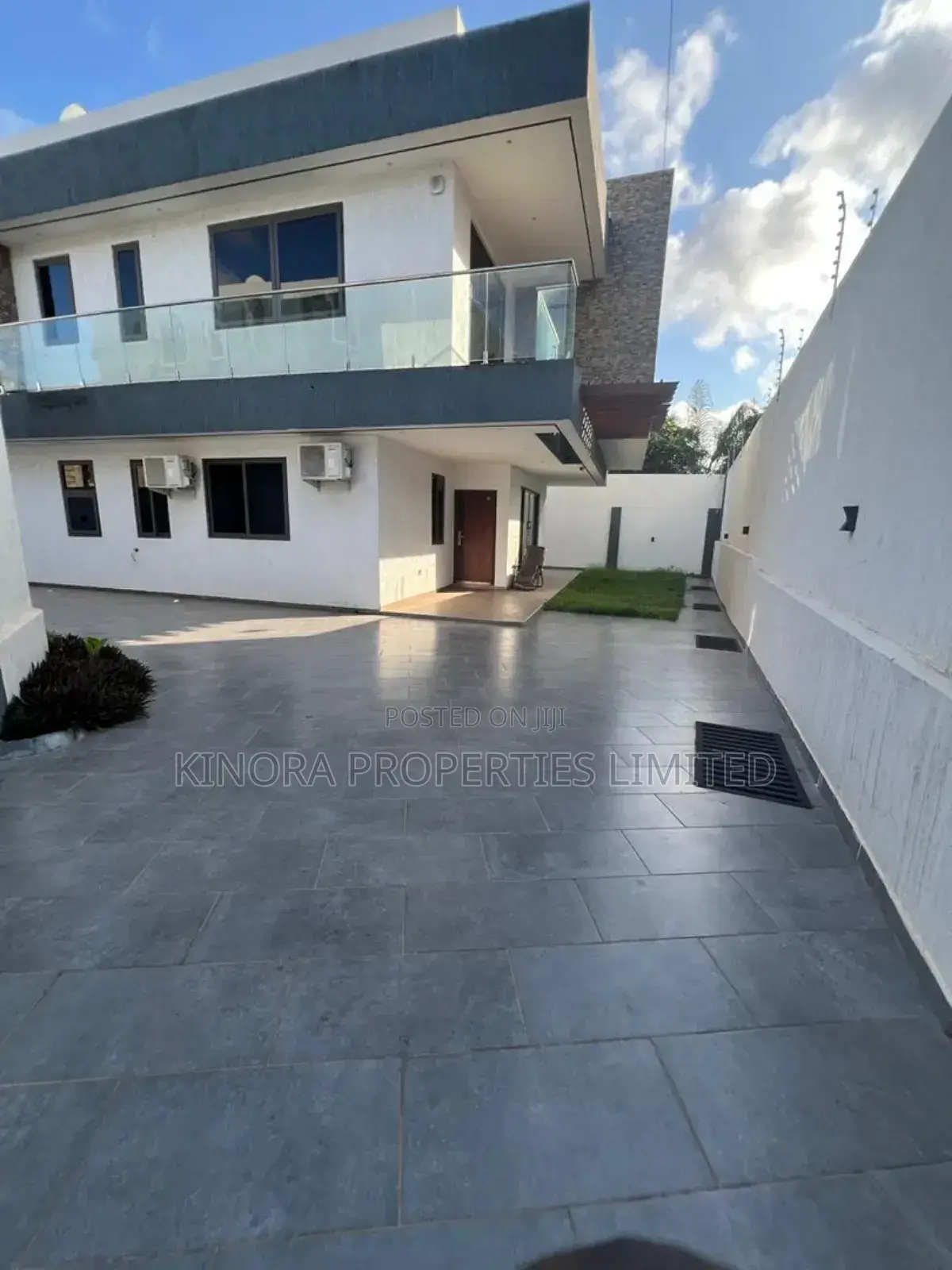 5bdrm Duplex in East Airport for rent in Airport Residential Area
