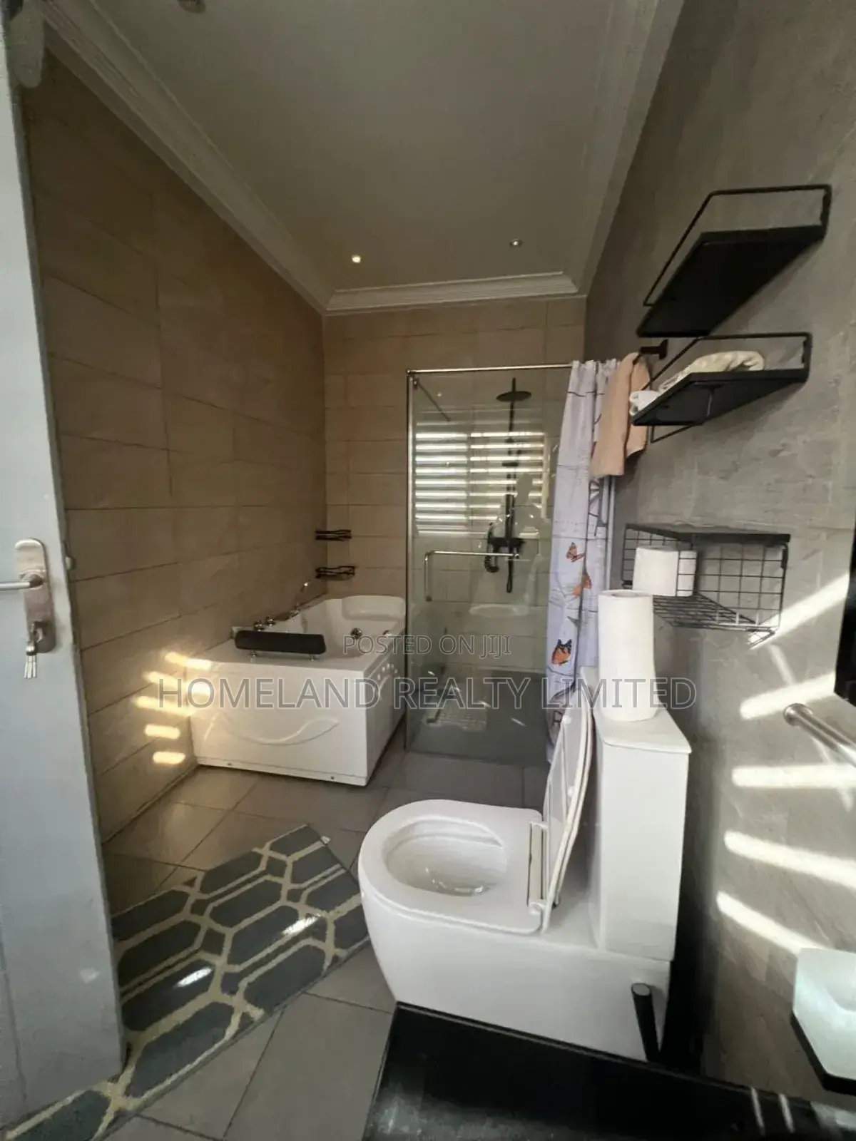 5bdrm Duplex in East Airport for rent in Airport Residential Area