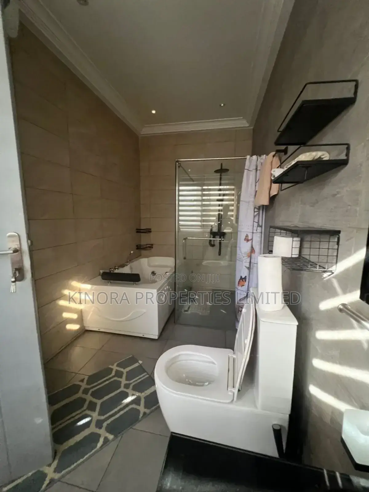 5bdrm Duplex in East Airport for rent in Airport Residential Area