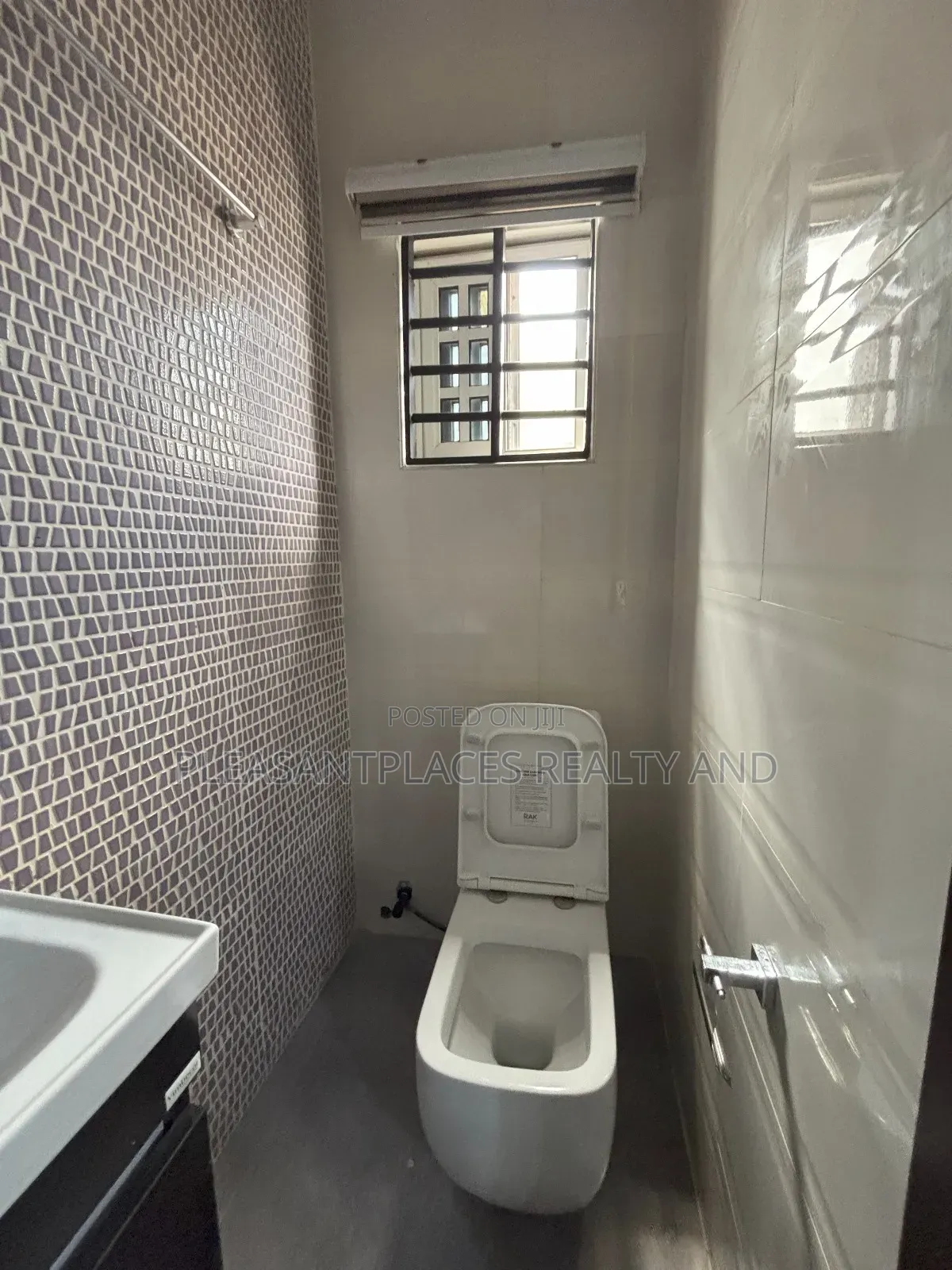 4bdrm Duplex in Pleasantplaces, Ashomang Estate for rent in Ashomang Estate