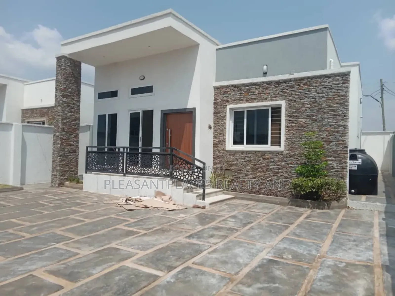 3bdrm House in Adenta for sale in Adenta