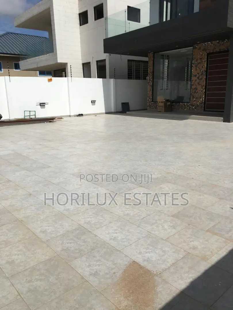 4bdrm Duplex in Ashomang Estates for sale in Ashomang Estate