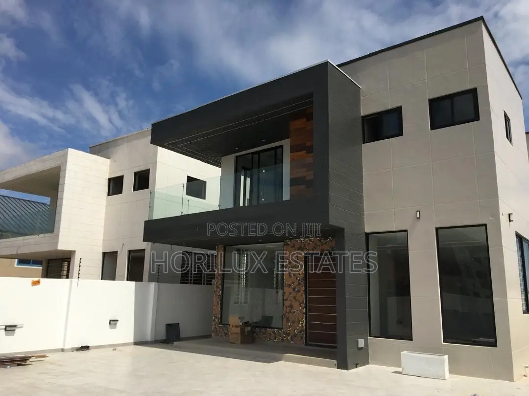 4bdrm Duplex in Ashomang Estates for sale in Ashomang Estate