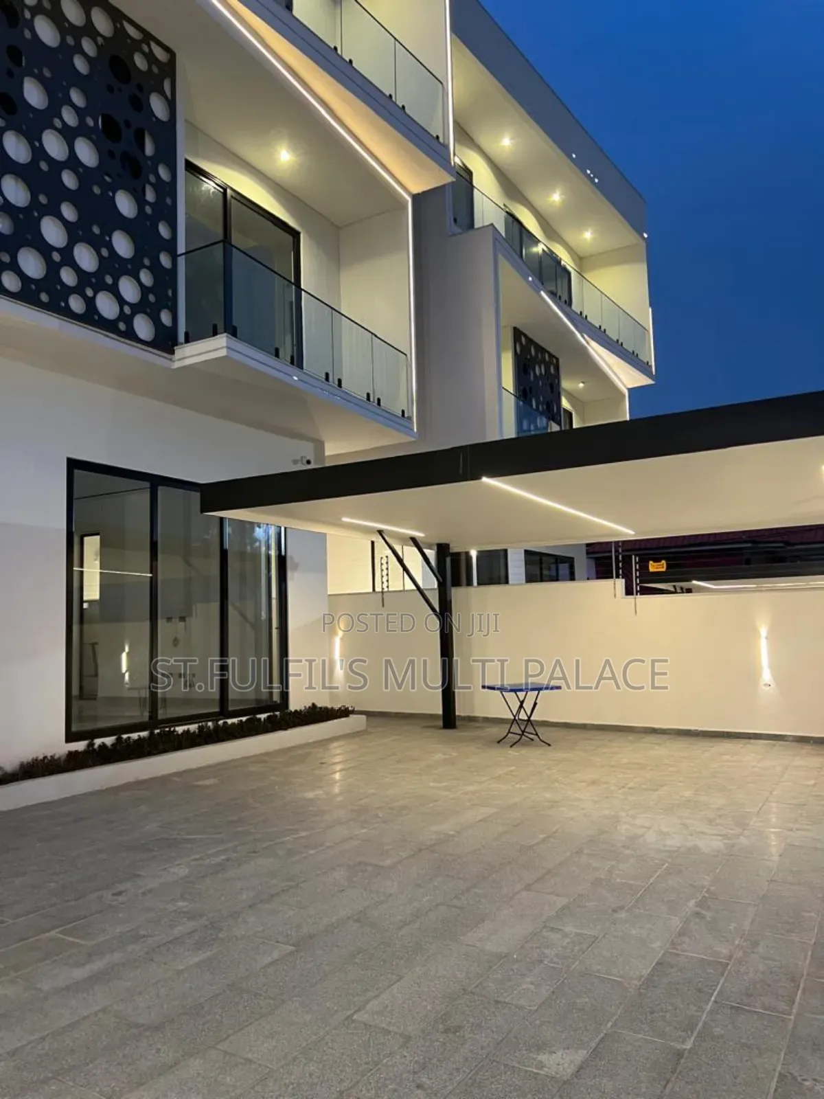5bdrm Mansion in East Legon Around, Madina for sale in Madina