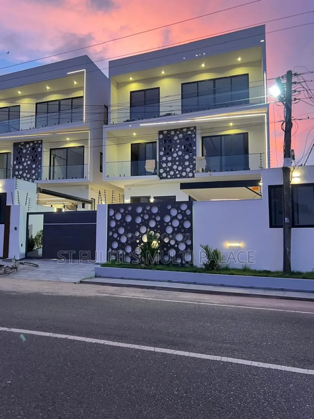 5bdrm Mansion in East Legon Around, Madina for sale in Madina