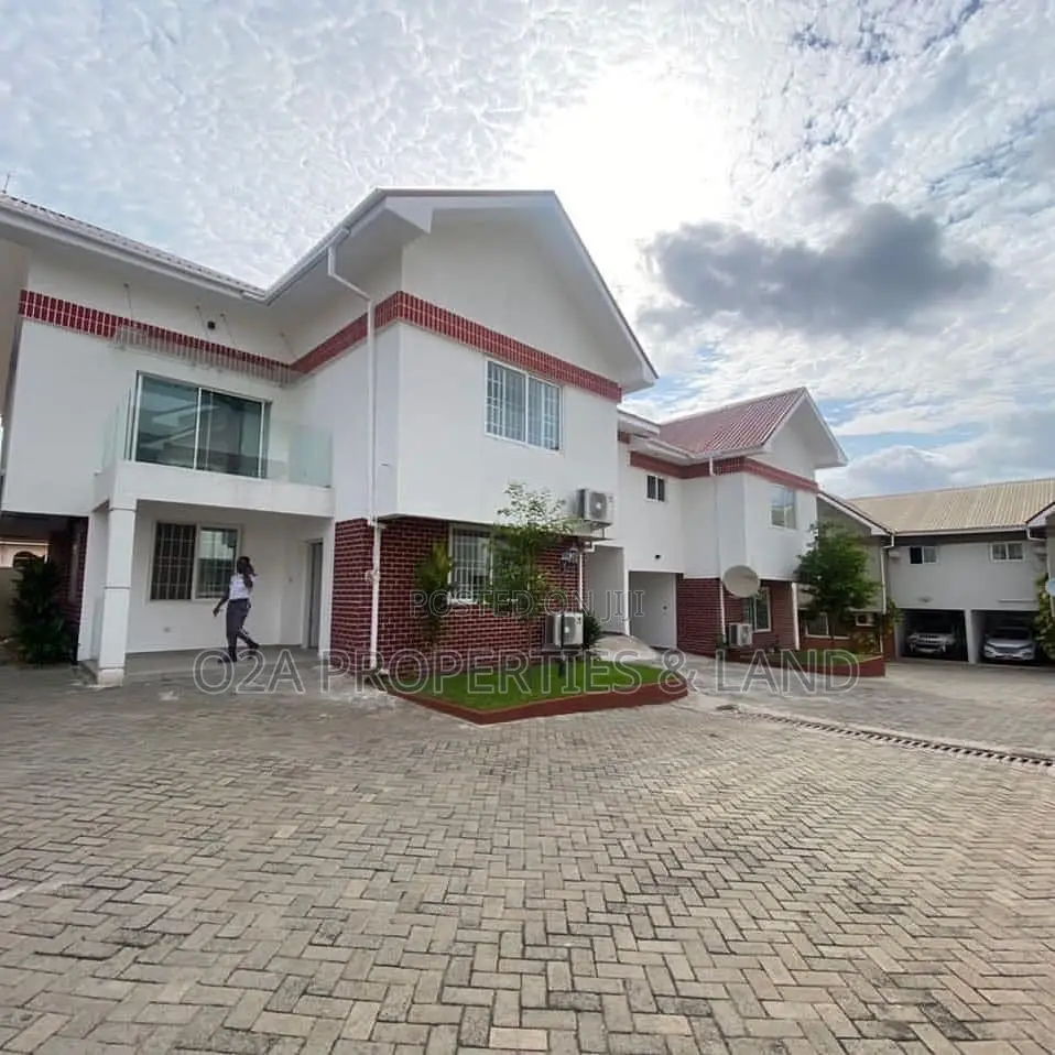 Furnished 3bdrm Townhouse / Terrace in Cantonments, Acquinas for rent in Acquinas