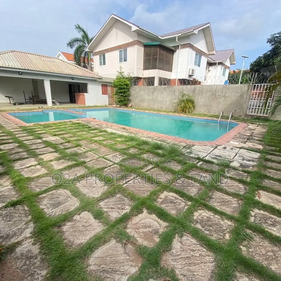 Furnished 3bdrm Townhouse / Terrace in Cantonments, Acquinas for rent in Acquinas