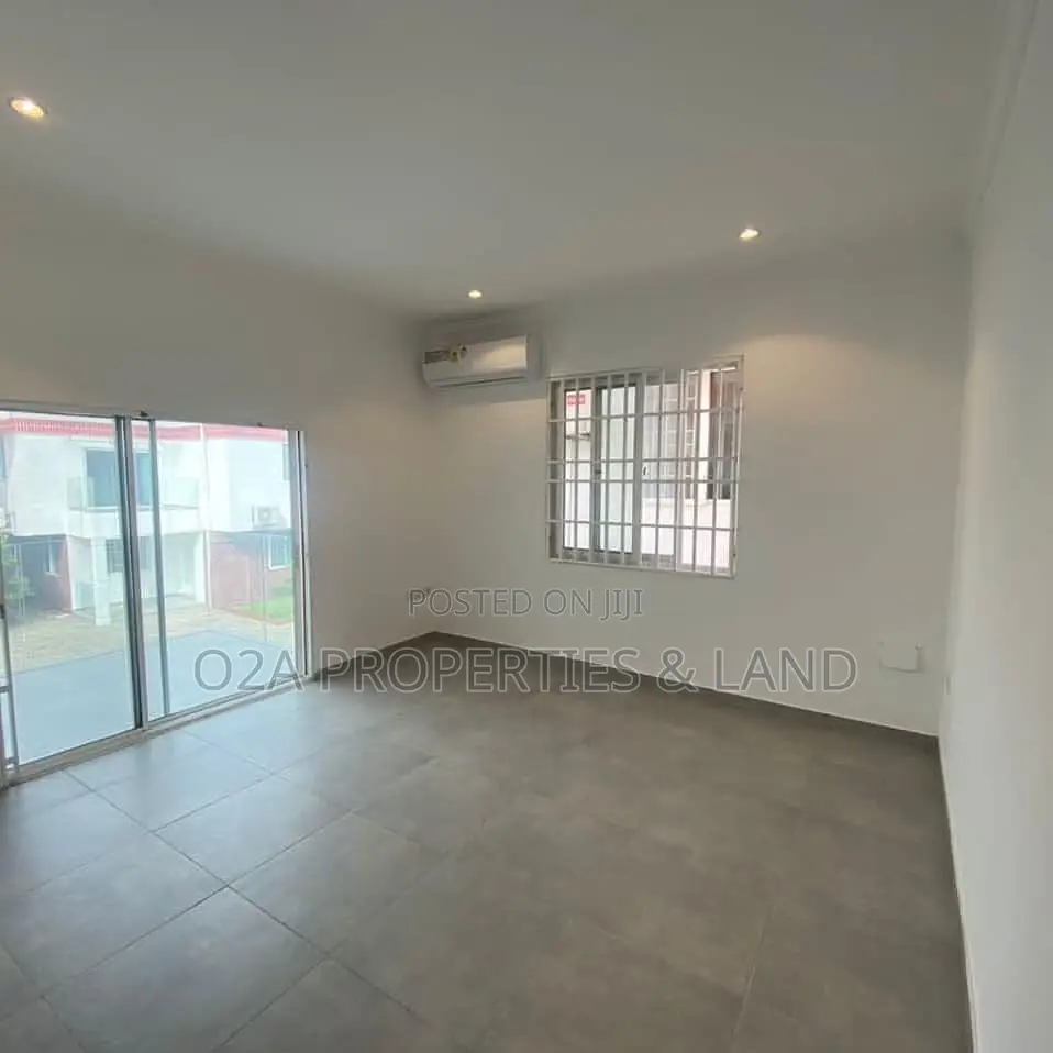 Furnished 3bdrm Townhouse / Terrace in Cantonments, Acquinas for rent in Acquinas