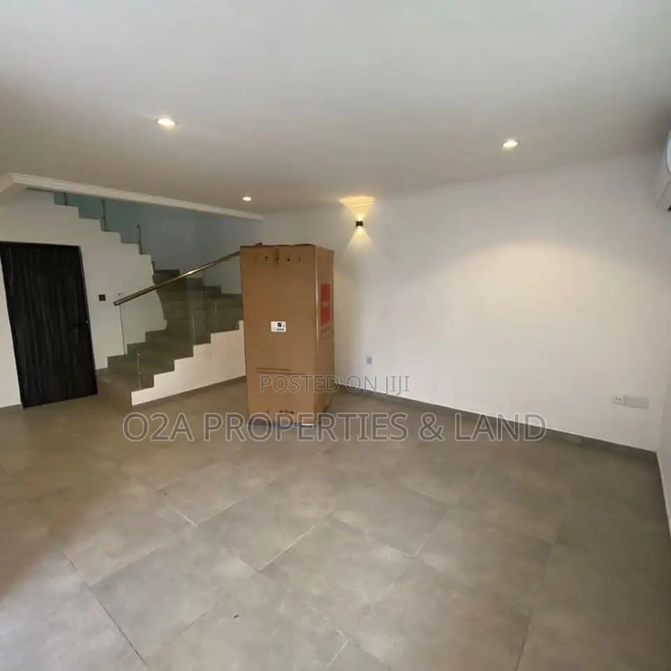 Furnished 3bdrm Townhouse / Terrace in Cantonments, Acquinas for rent in Acquinas
