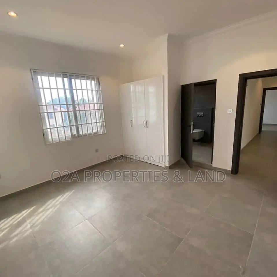 Furnished 3bdrm Townhouse / Terrace in Cantonments, Acquinas for rent in Acquinas