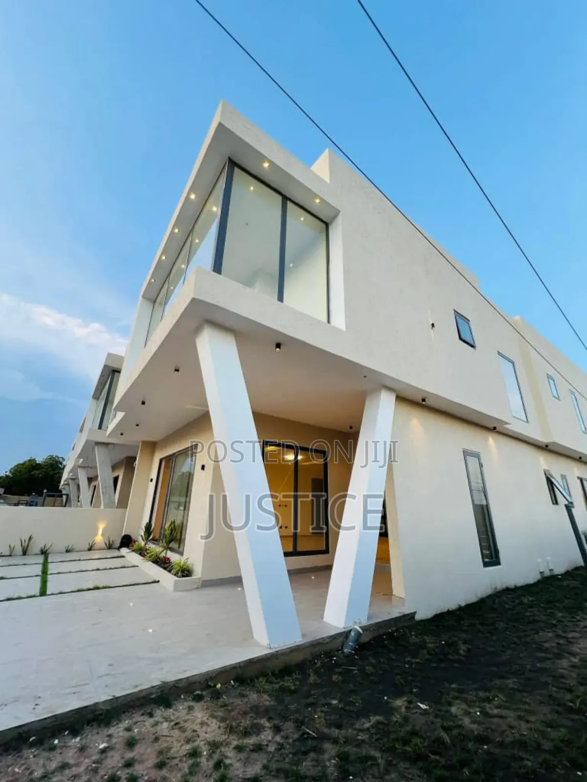 4bdrm House in Ashaley Botwe, School Junction for sale in School Junction
