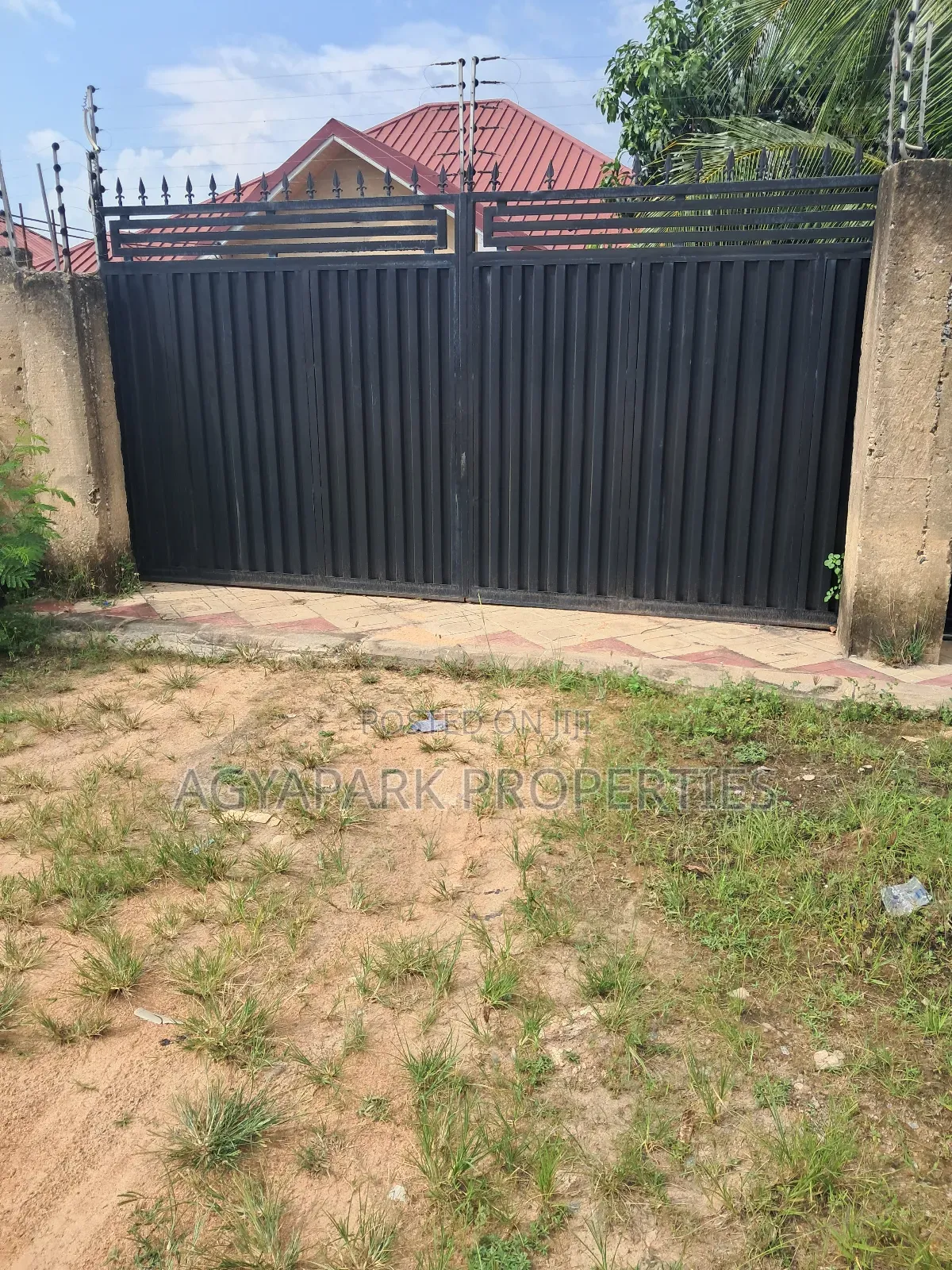 4bdrm Maisonette in Achiaman, Amasaman for sale in Amasaman