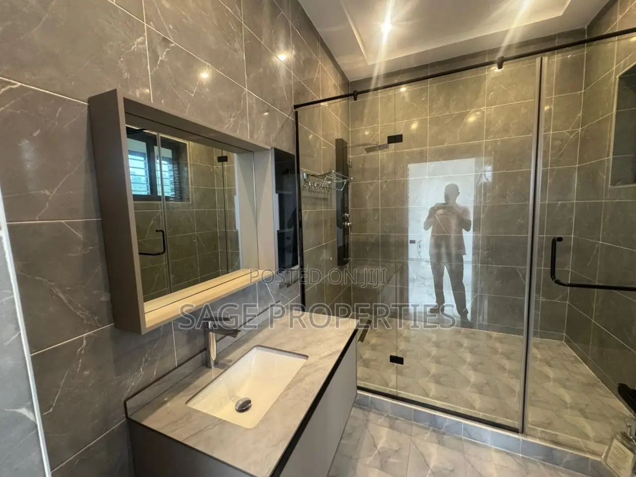 4bdrm House in American House for sale in American House