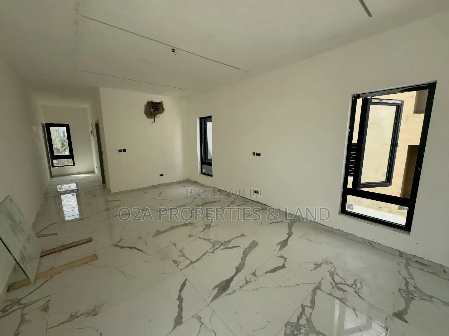 Furnished 5bdrm House in Lakeside Estate, for sale in Lake Side Estate