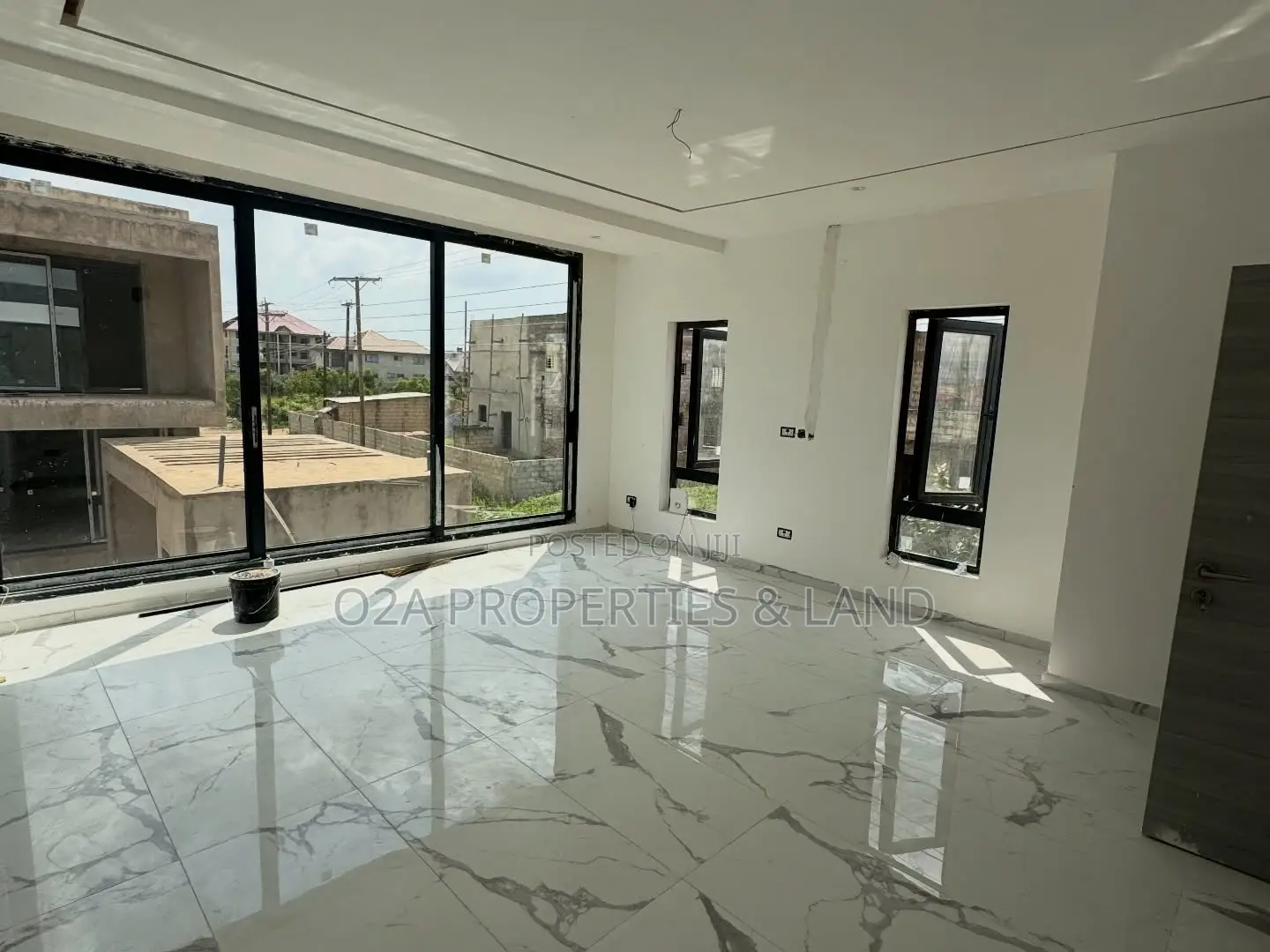 Furnished 5bdrm House in Lakeside Estate, for sale in Lake Side Estate