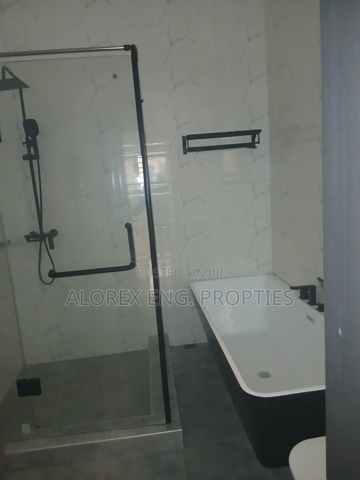 3bdrm Duplex in Near The Main Road, Oyarifa for sale in Oyarifa