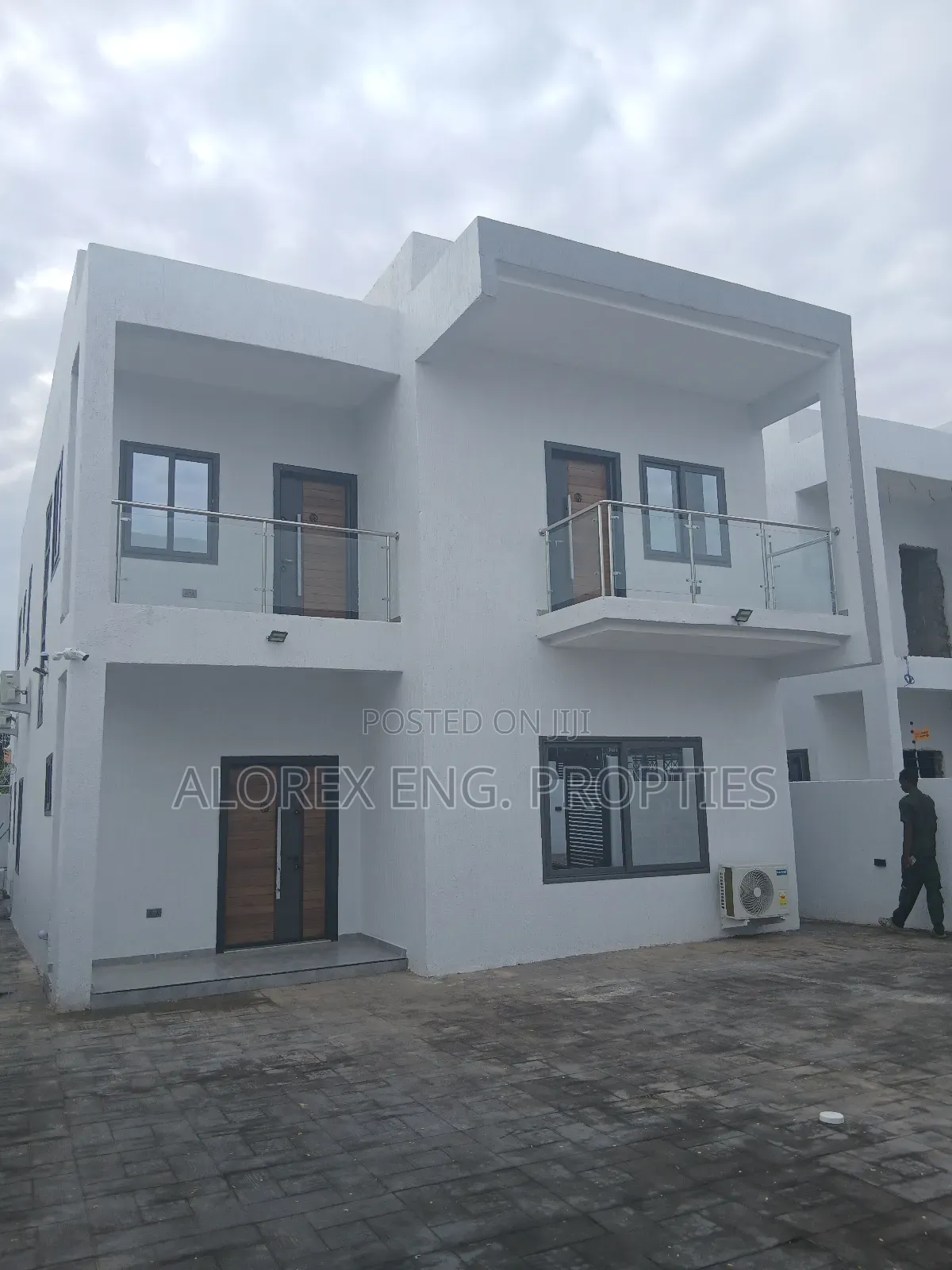 3bdrm Duplex in Near The Main Road, Oyarifa for sale in Oyarifa