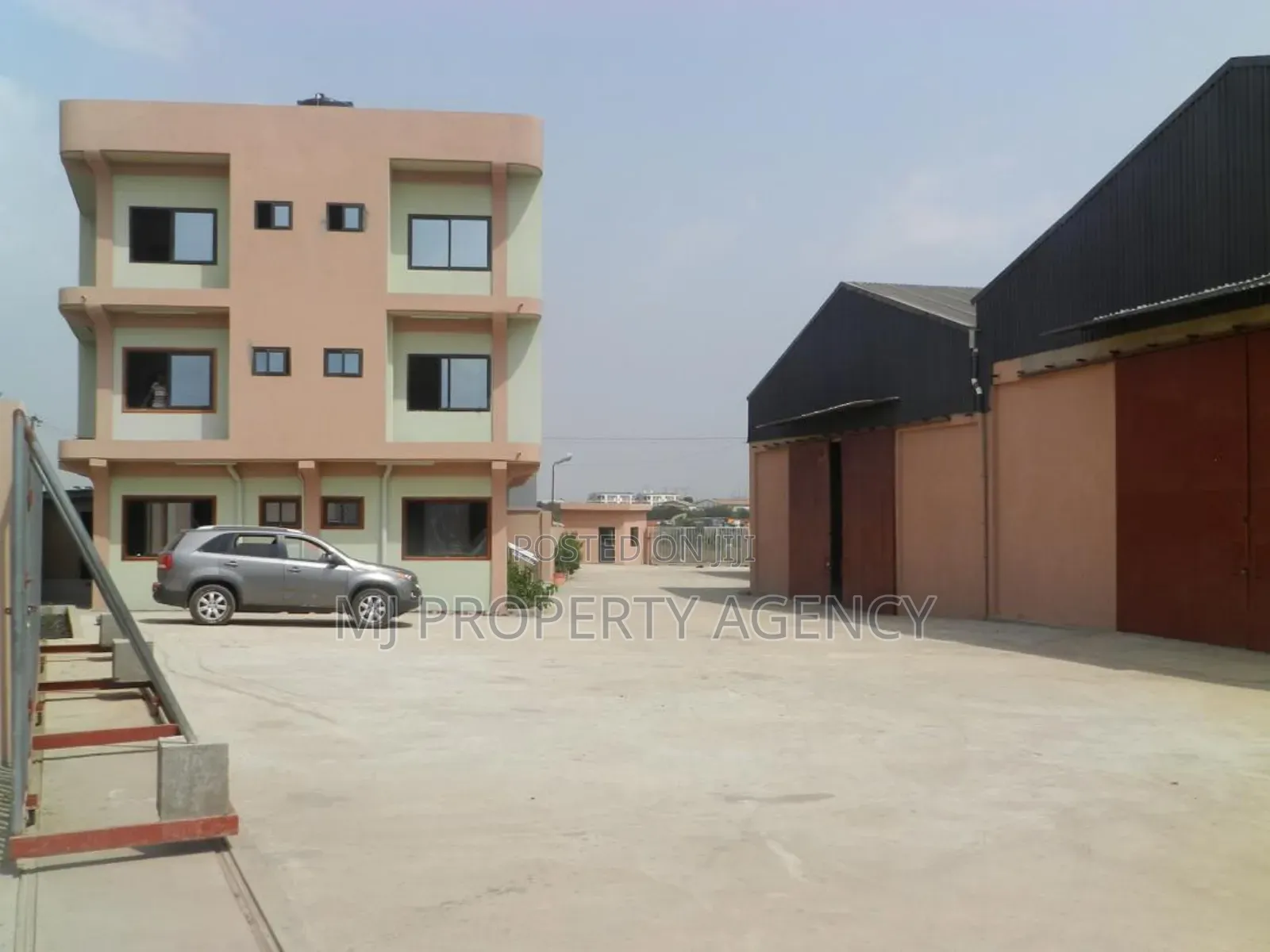 2000 SQM Warehouse With Office Complex in Tema Metropolitan