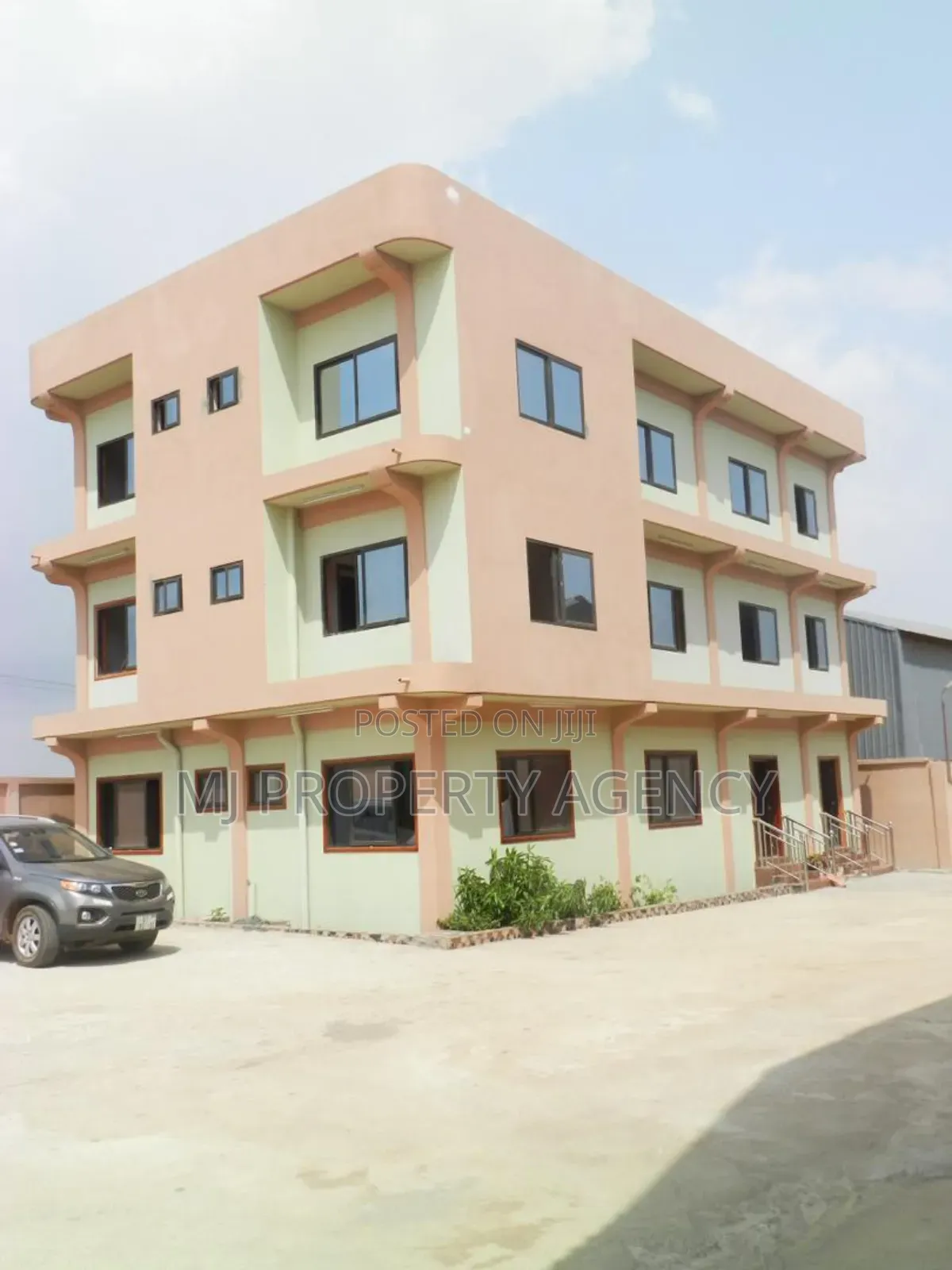 2000 SQM Warehouse With Office Complex in Tema Metropolitan