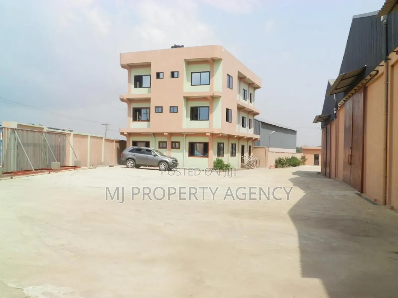 2000 SQM Warehouse With Office Complex in Tema Metropolitan