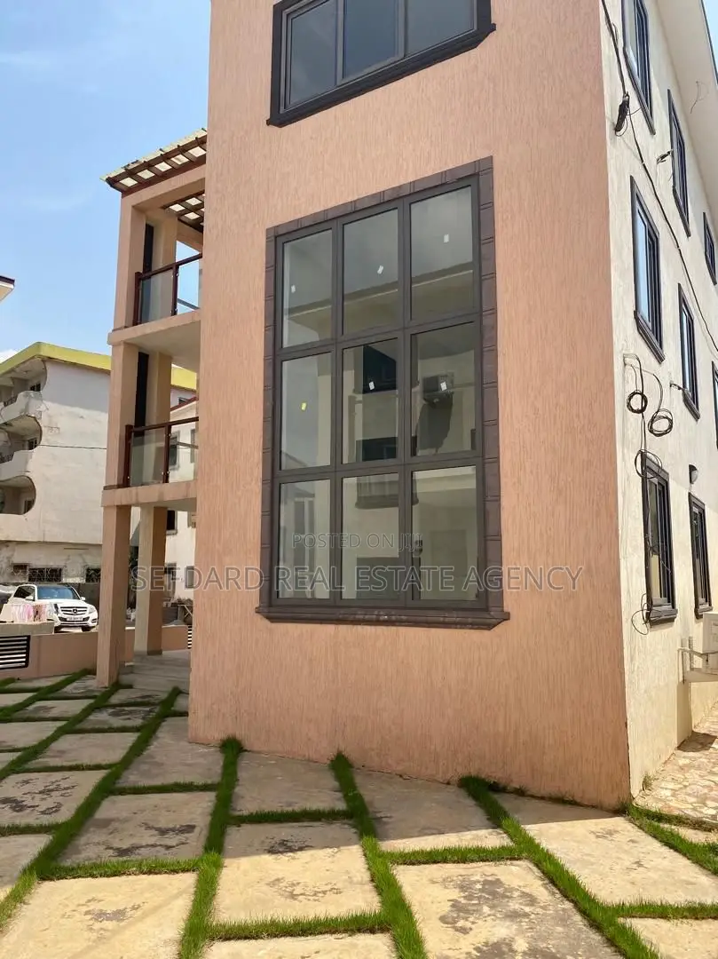 4bdrm Duplex in Achimota for rent in Achimota