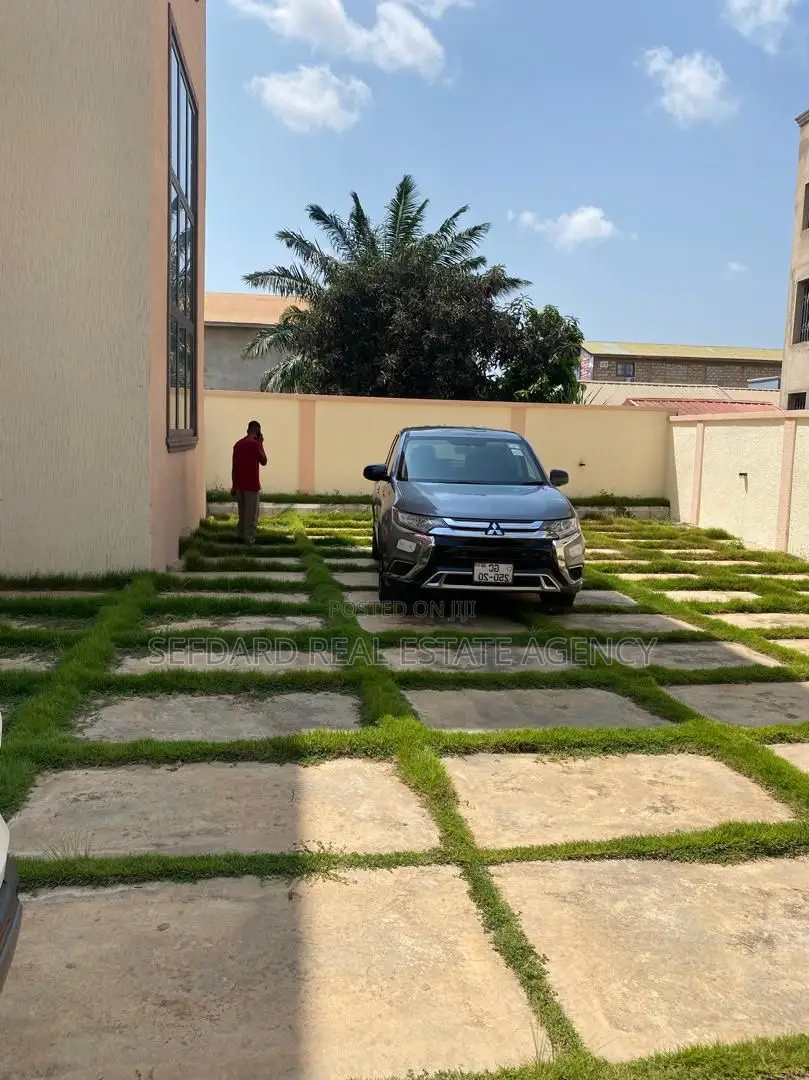 4bdrm Duplex in Achimota for rent in Achimota