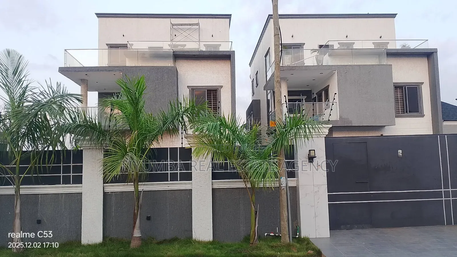5bdrm Duplex in Tiyumba Agency, Mile 7 for sale in Mile 7
