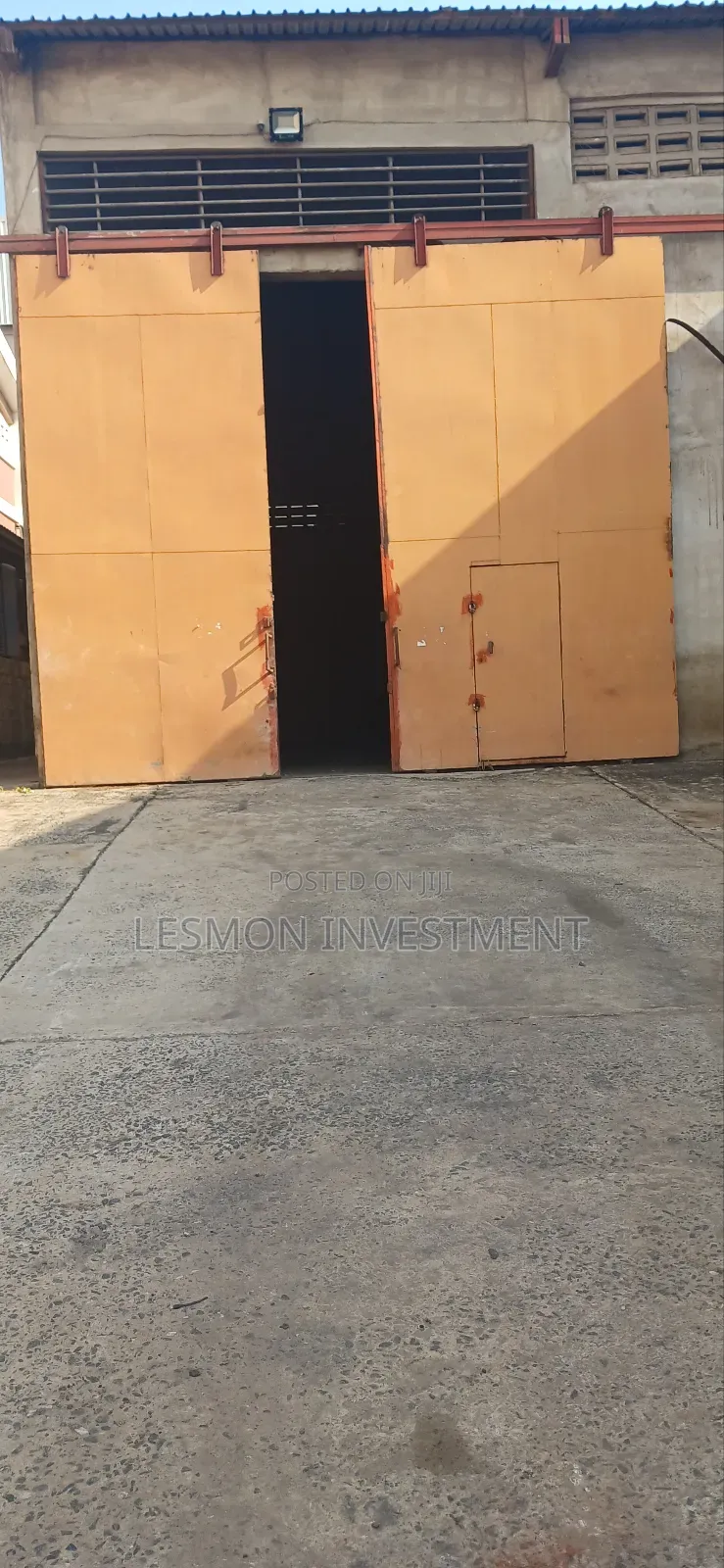 Warehouse for Rent Measuring 800sqm in Tema Industrial Area in Tema Metropolitan