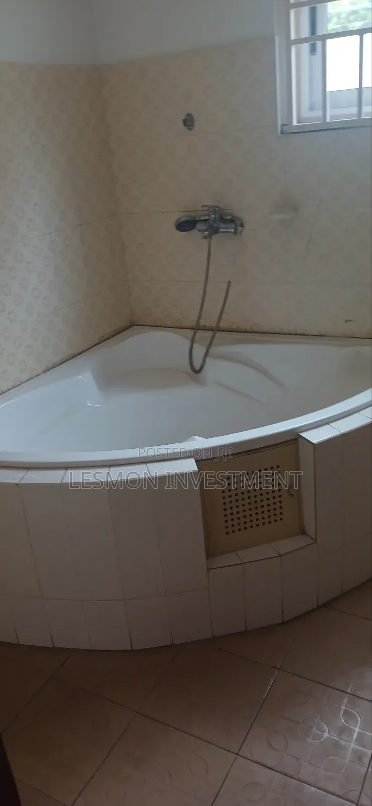4 Bedrooms + 2 Rooms B/Q at North Dzorwulu for Rent $2500 in Dworwulu