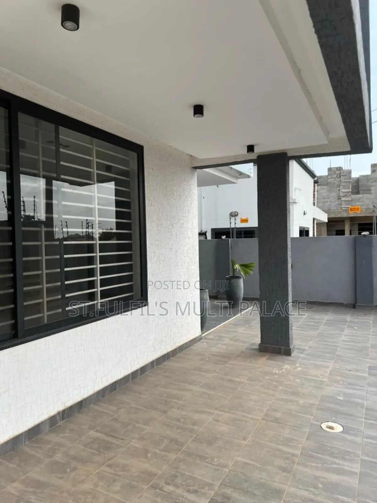 4bdrm Duplex in Lakeside, East Legon for sale in East Legon