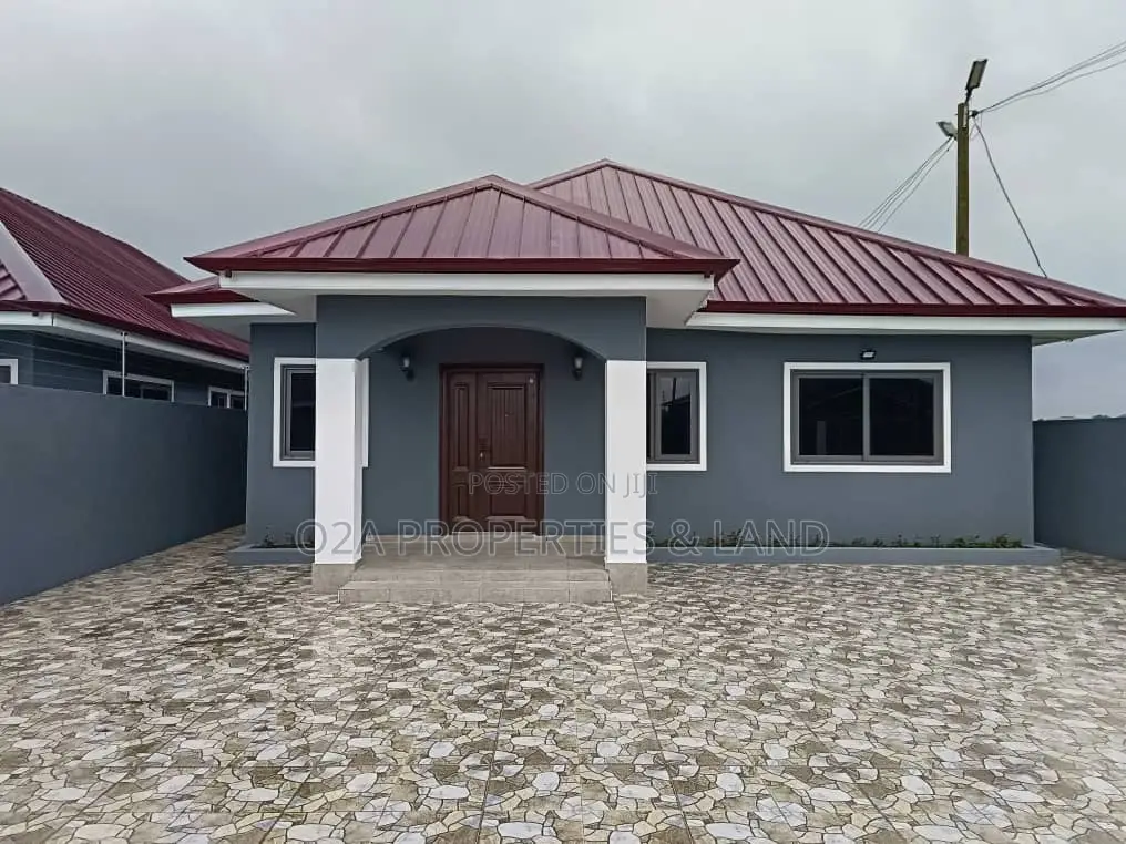 3bdrm House in Adenta Armahia, Barrier for sale in Barrier