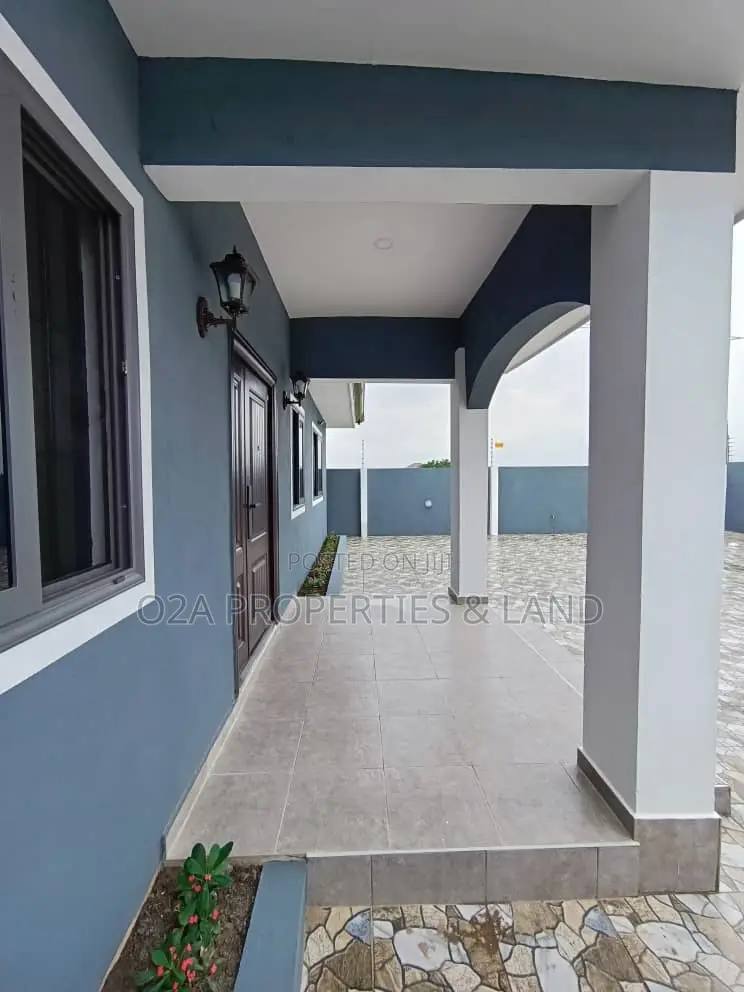 3bdrm House in Adenta Armahia, Barrier for sale in Barrier