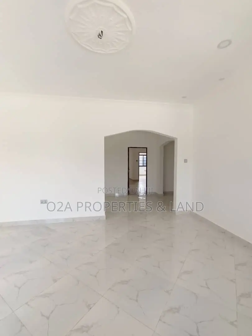 3bdrm House in Adenta Armahia, Barrier for sale in Barrier