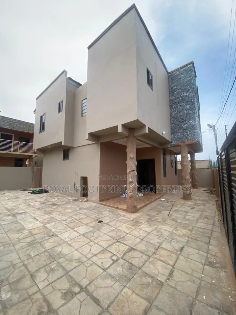 3bdrm House in Luxelooks Properties, Adenta for rent in Adenta