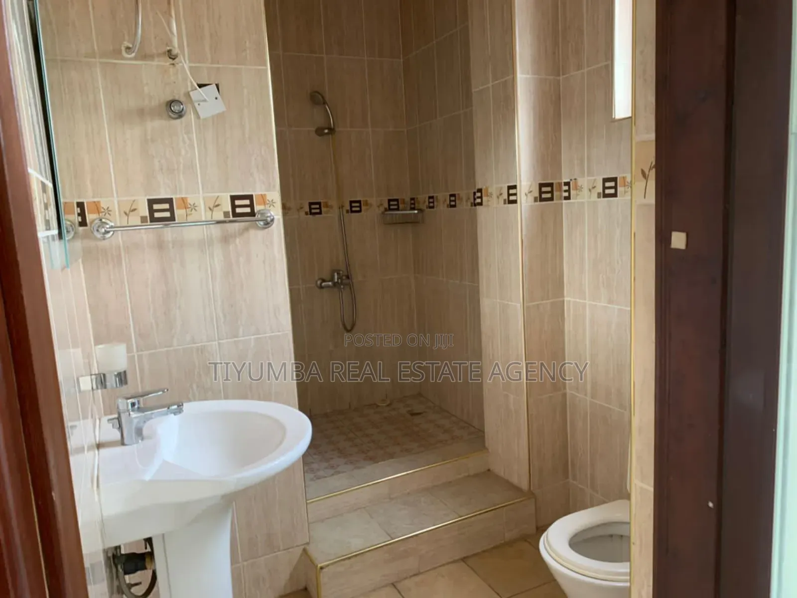 3bdrm Apartment in Tiyumba Estate, Abeka for rent in Abeka