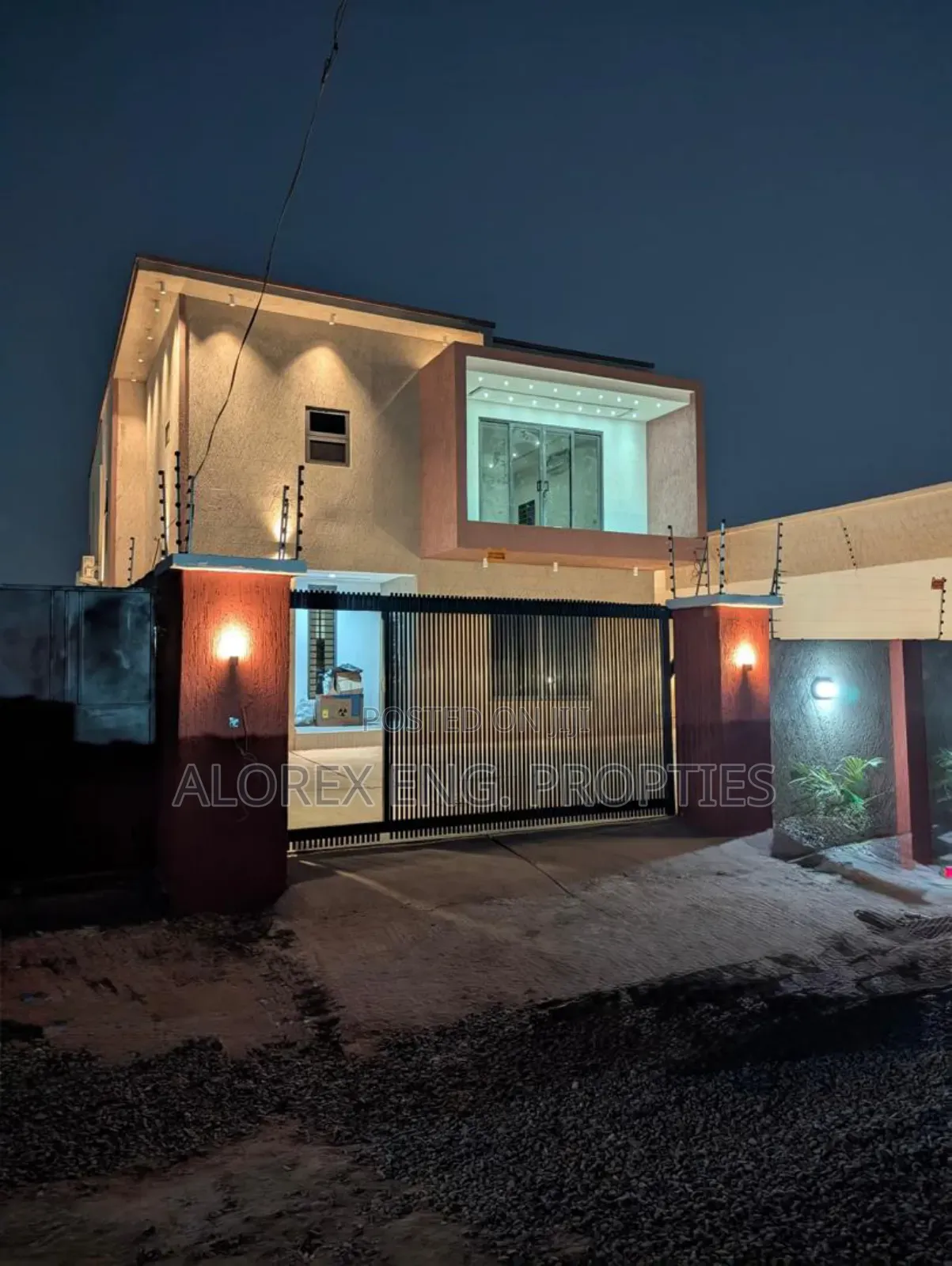 4bdrm Duplex in $150,000 Self, Ashaley Botwe for sale in Ashaley Botwe
