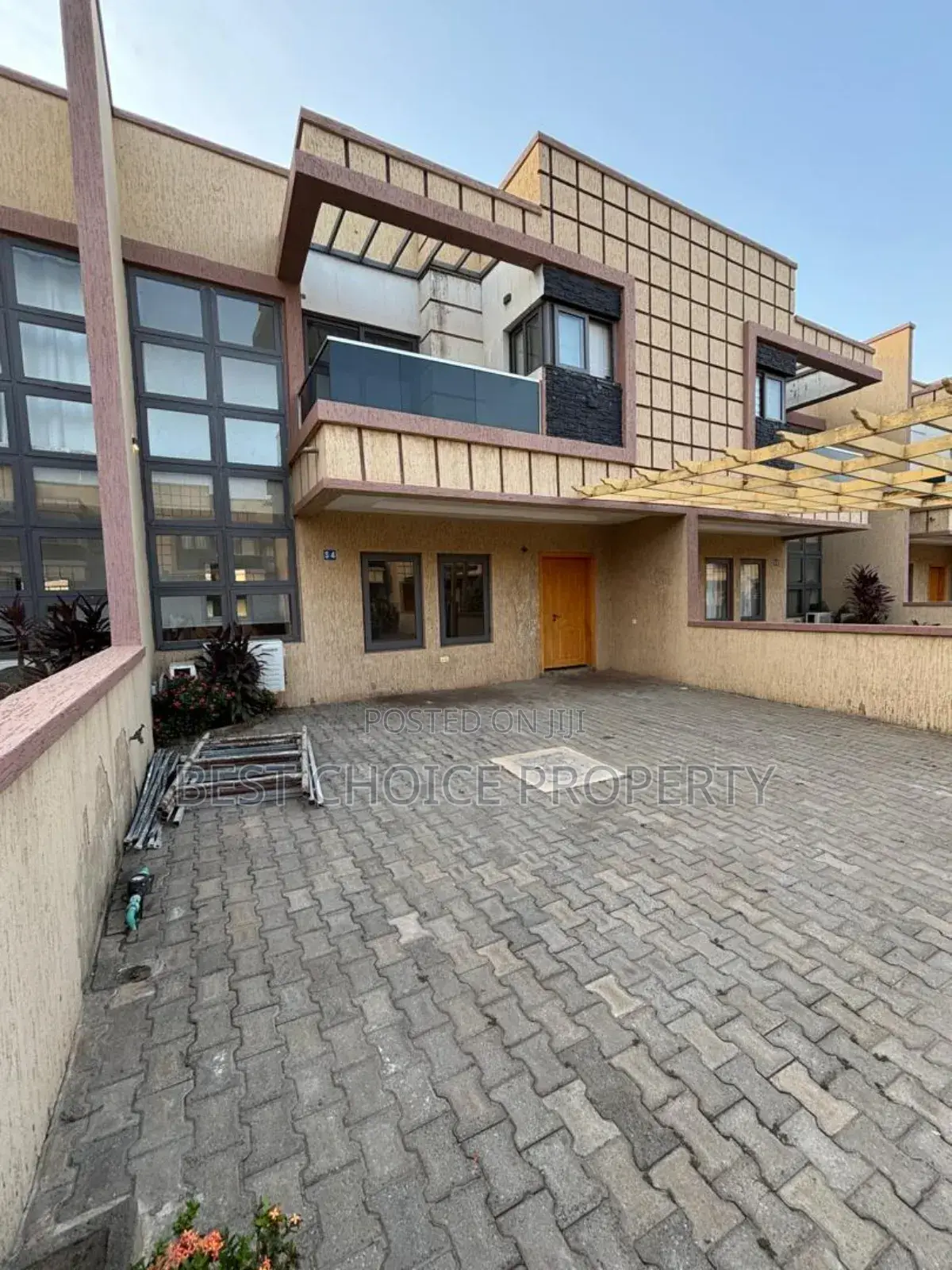 4bdrm Apartment in School Junction, Ashaley Botwe for rent in Ashaley Botwe